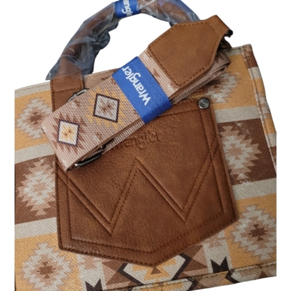 Wrangler Women's Aztec Tan and Brown Tote - Picture 6 of 10